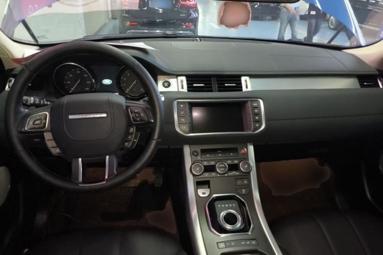 Used Land Rover Range Evoque 2016 2.0T SE Smart Glow Edition Center Console
