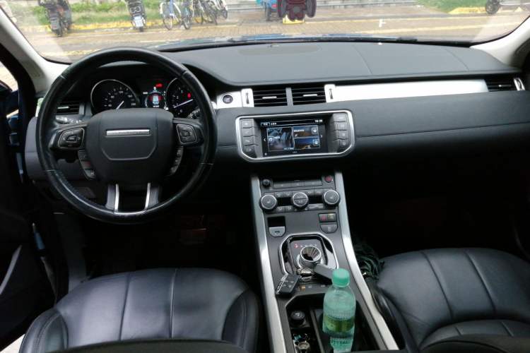Used Land Rover Range Evoque 2016 2.0T SE Smart Glow Edition Center Console