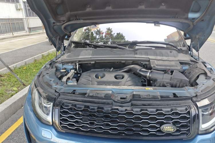 Used Land Rover Range Evoque 2016 2.0T SE Smart Glow Edition Engine Bay Right