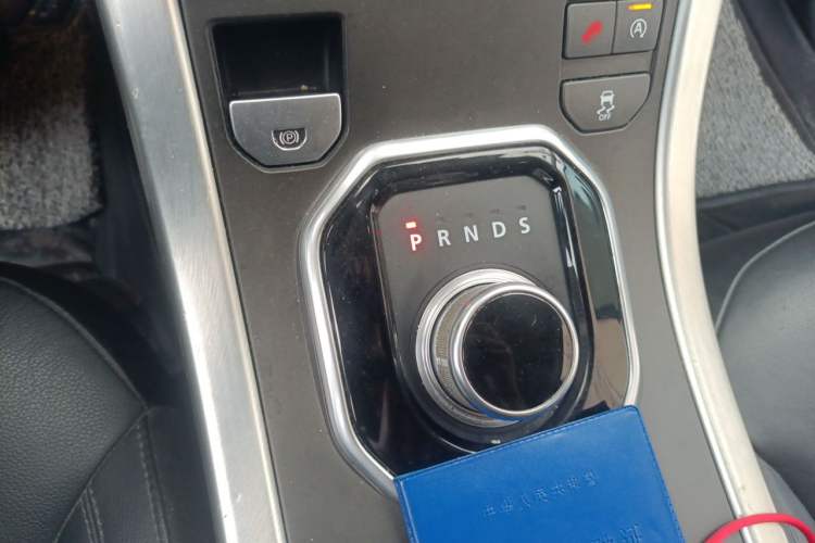 Used Land Rover Range Evoque 2016 2.0T SE Smart Glow Edition Gear Lever