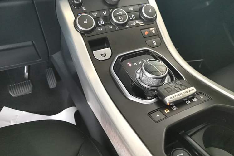 Used Land Rover Range Evoque 2016 2.0T PURE Style Edition Gear Lever