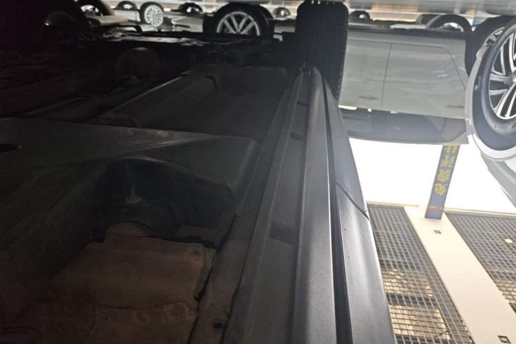 Used Land Rover Range Evoque 2016 2.0T PURE Style Edition Left Side Sill