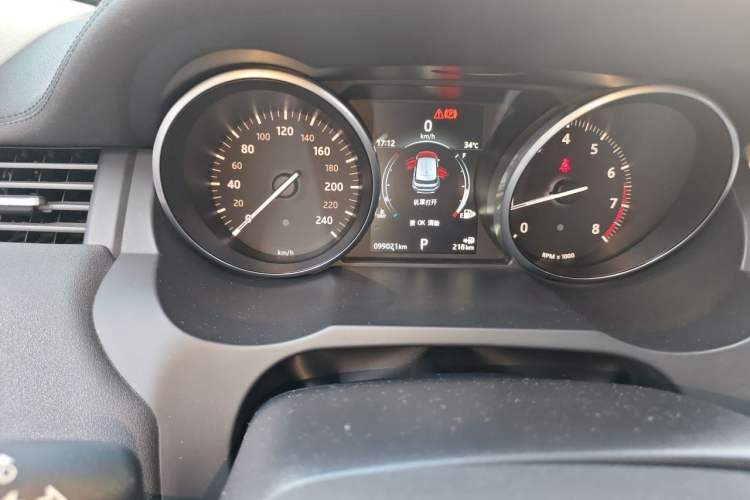 Used Land Rover Range Evoque 2016 2.0T SE Smart Glow Edition Odometer Close Up