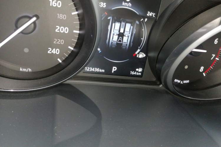 Used Land Rover Range Evoque 2016 2.0T SE Smart Glow Edition Odometer Close Up