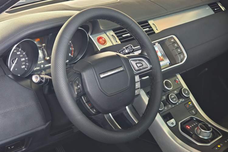 Used Land Rover Range Evoque 2016 2.0T PURE Style Edition Steering Wheel