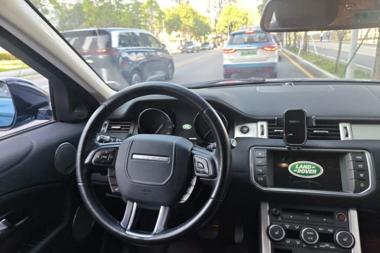 Used Land Rover Range Evoque 2016 2.0T SE Smart Glow Edition Steering Wheel