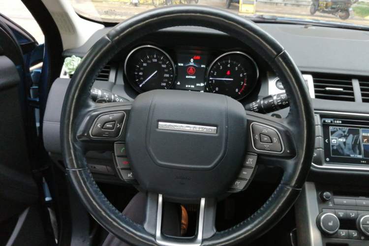 Used Land Rover Range Evoque 2016 2.0T SE Smart Glow Edition Steering Wheel