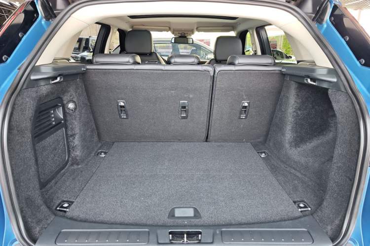 Used Land Rover Range Evoque 2016 2.0T PURE Style Edition Trunk