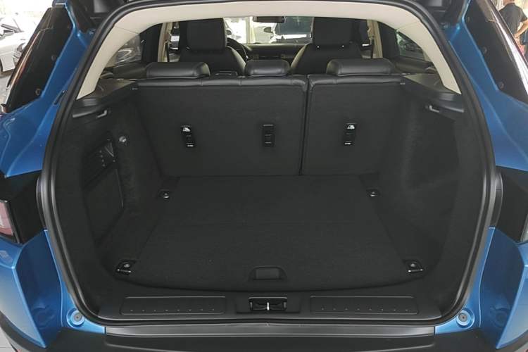 Used Land Rover Range Evoque 2016 2.0T PURE Style Edition Trunk