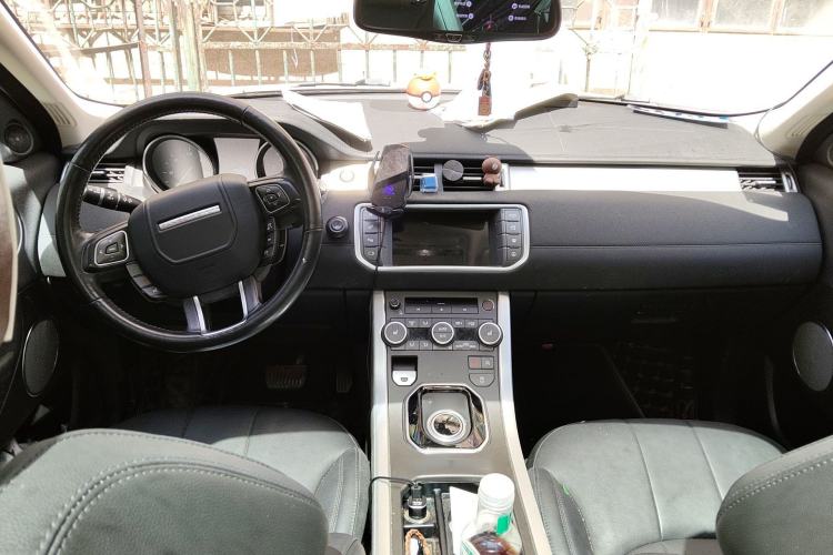 Used Land Rover Range Evoque 2016 2.0T SE Smart Glow Edition Center Console