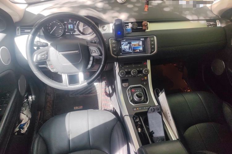 Used Land Rover Range Evoque 2016 2.0T SE Smart Glow Edition Center Console