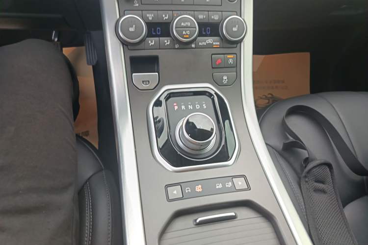 Used Land Rover Range Evoque 2016 2.0T SE Smart Glow Edition Gear Lever