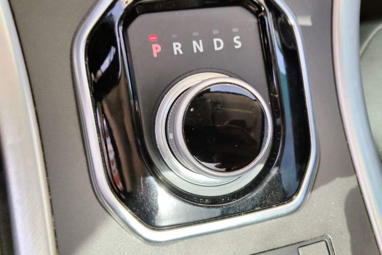 Used Land Rover Range Evoque 2016 2.0T SE Smart Glow Edition Gear Lever