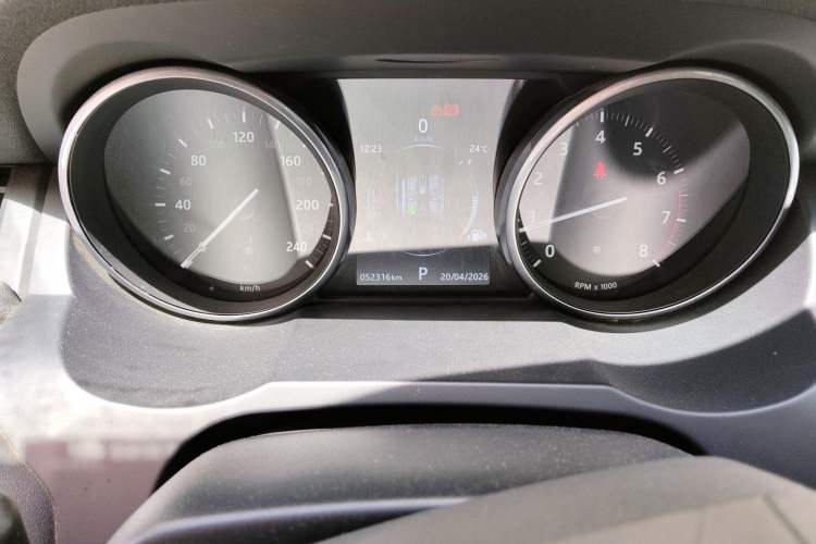 Used Land Rover Range Evoque 2016 2.0T SE Smart Glow Edition Odometer Close Up