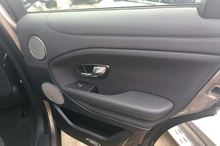 Used Land Rover Range Evoque 2016 2.0T SE Smart Glow Edition Right Rear Door Interior