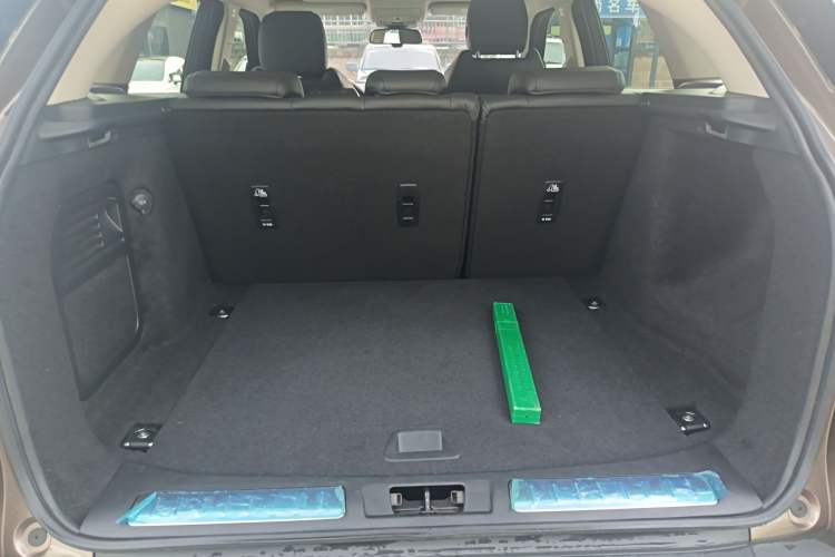 Used Land Rover Range Evoque 2016 2.0T SE Smart Glow Edition Trunk