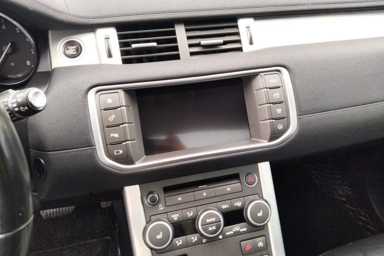 Used Land Rover Range Evoque 2016 2.0T SE Smart Glow Edition Audio And AC Panel