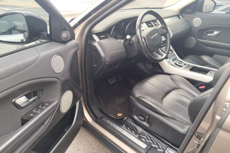 Used Land Rover Range Evoque 2016 2.0T SE Smart Glow Edition Driver Seat