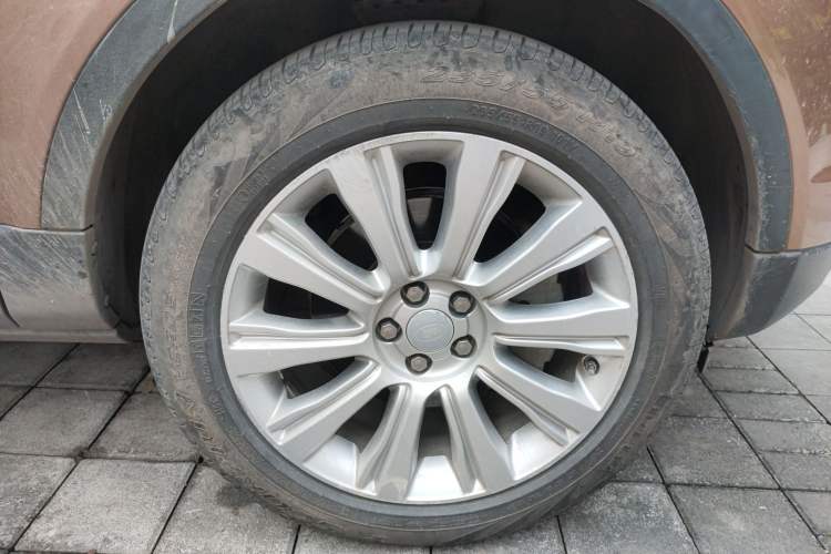 Used Land Rover Range Evoque 2016 2.0T SE Smart Glow Edition Right Front Wheel Hub