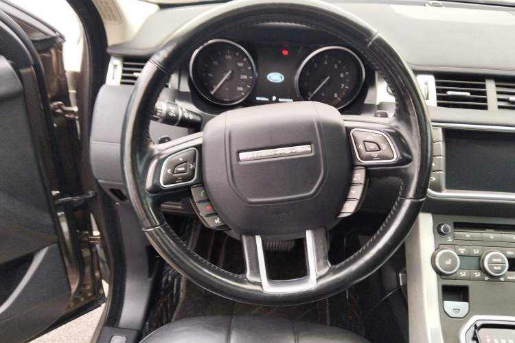 Used Land Rover Range Evoque 2016 2.0T SE Smart Glow Edition Steering Wheel