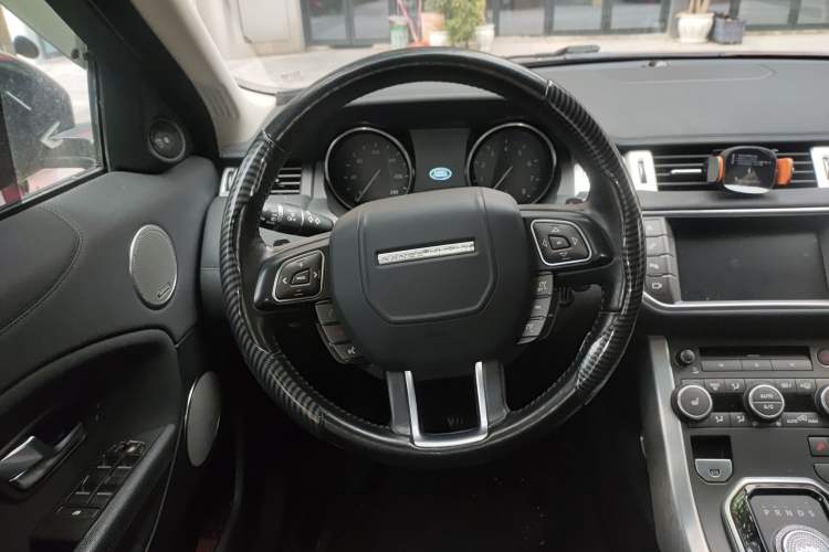 Used Land Rover Range Evoque 2016 2.0T SE Smart Glow Edition Steering Wheel