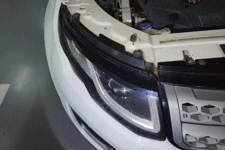 Used Land Rover Range Evoque 2016 2.0T PURE Style Edition Engine Bay Right