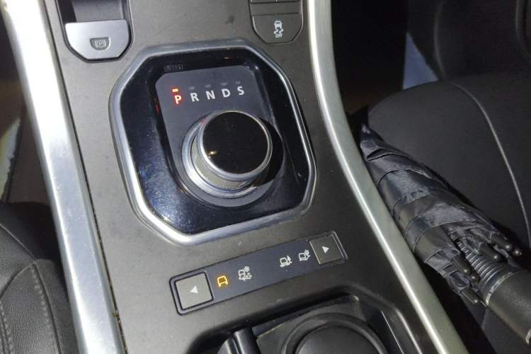 Used Land Rover Range Evoque 2016 2.0T PURE Style Edition Gear Lever