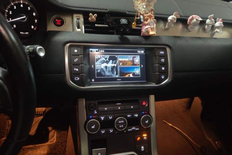 Used Land Rover Range Evoque 2016 2.0T SE Smart Glow Edition Audio And AC Panel