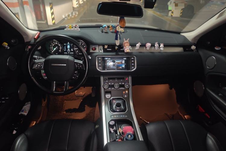 Used Land Rover Range Evoque 2016 2.0T SE Smart Glow Edition Center Console