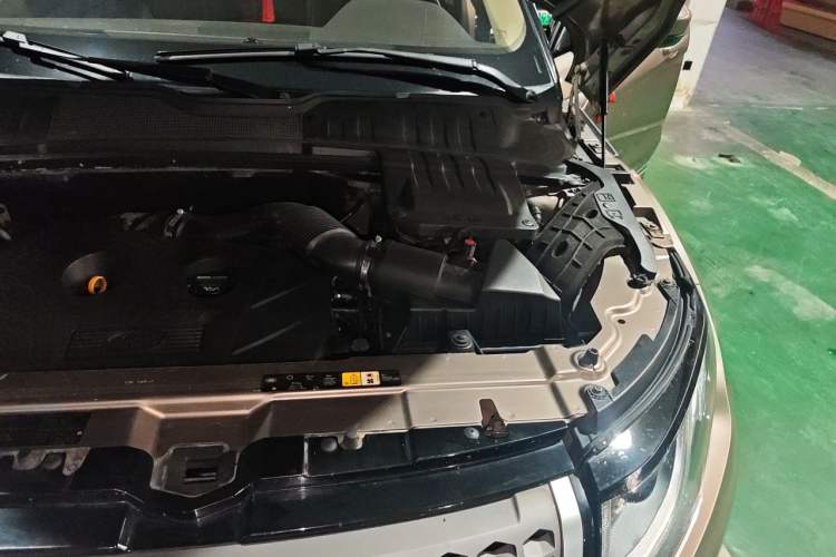 Used Land Rover Range Evoque 2016 2.0T SE PLUS Smart Enjoyment Edition Engine Bay Left