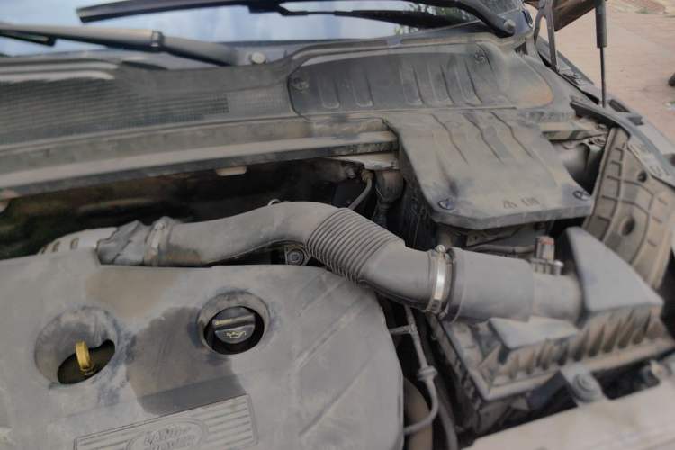 Used Land Rover Range Evoque 2016 2.0T PURE Style Edition Engine Bay Left