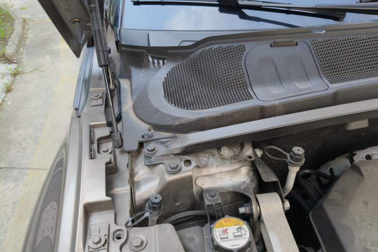 Used Land Rover Range Evoque 2016 2.0T SE PLUS Smart Enjoyment Edition Engine Bay Right