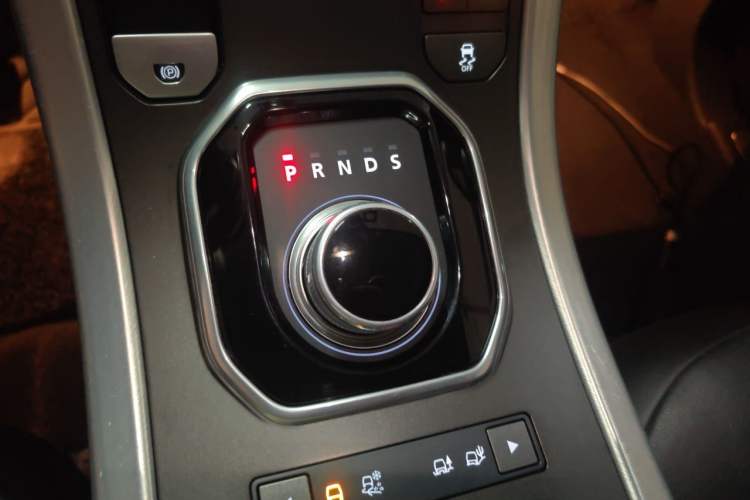 Used Land Rover Range Evoque 2016 2.0T SE Smart Glow Edition Gear Lever