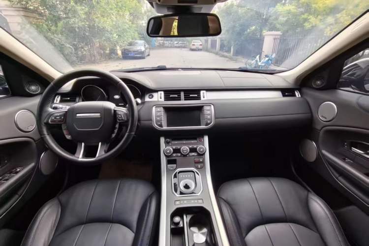 Used Land Rover Range Evoque 2016 2.0T SE Smart Glow Edition Interior 1