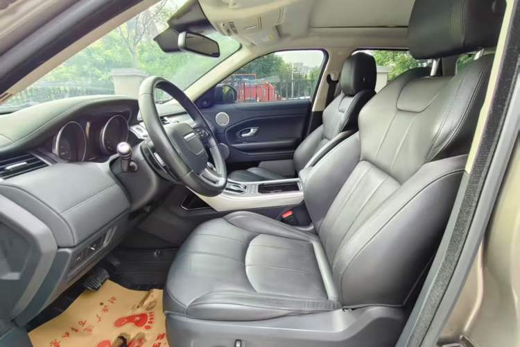 Used Land Rover Range Evoque 2016 2.0T SE Smart Glow Edition Interior 2