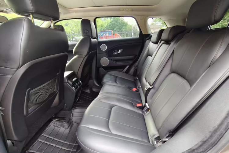 Used Land Rover Range Evoque 2016 2.0T SE Smart Glow Edition Interior 3