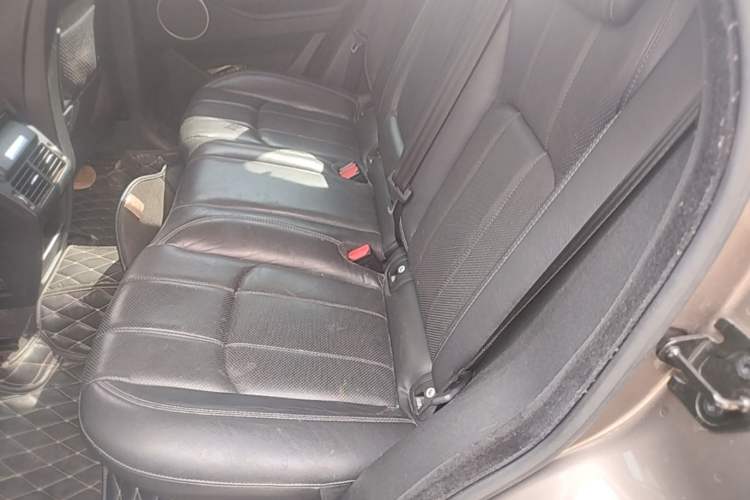 Used Land Rover Range Evoque 2016 2.0T SE PLUS Smart Enjoyment Edition Left Rear Seat
