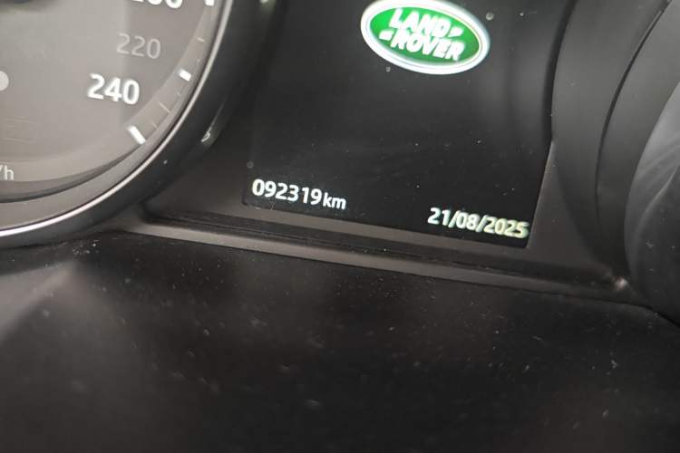 Used Land Rover Range Evoque 2016 2.0T SE Smart Glow Edition Odometer Close Up