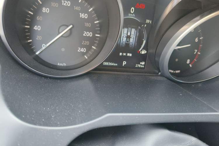 Used Land Rover Range Evoque 2016 2.0T SE PLUS Smart Enjoyment Edition Odometer Close Up