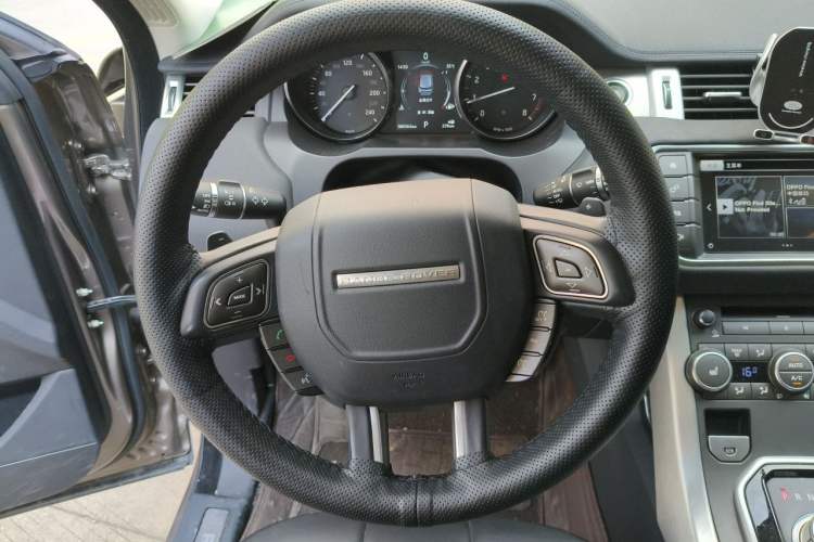 Used Land Rover Range Evoque 2016 2.0T SE PLUS Smart Enjoyment Edition Steering Wheel