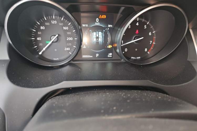 Used Land Rover Range Evoque 2016 2.0T PURE Style Edition Odometer Close Up