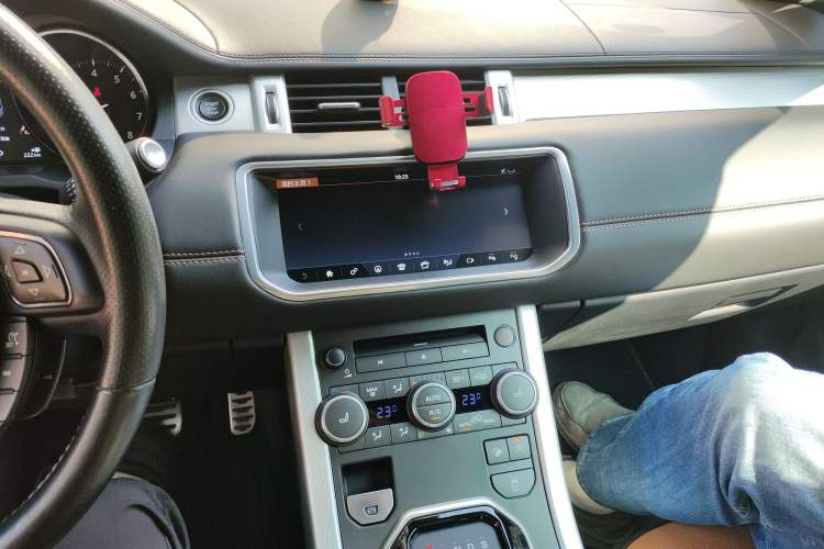 Used Land Rover Range Evoque 2016 2.0T Convertible Audio And AC Panel