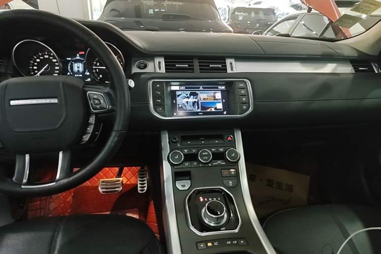 Used Land Rover Range Evoque 2016 2.0T HSE DYNAMIC All-Wheel Drive Edition Audio And AC Panel