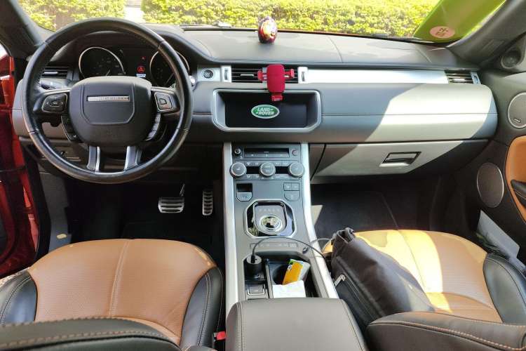 Used Land Rover Range Evoque 2016 2.0T Convertible Center Console