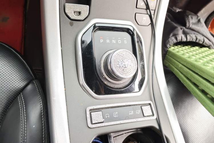 Used Land Rover Range Evoque 2016 2.0T Convertible Gear Lever