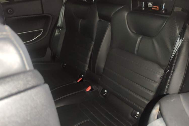 Used Land Rover Range Evoque 2016 2.0T Convertible Left Rear Seat