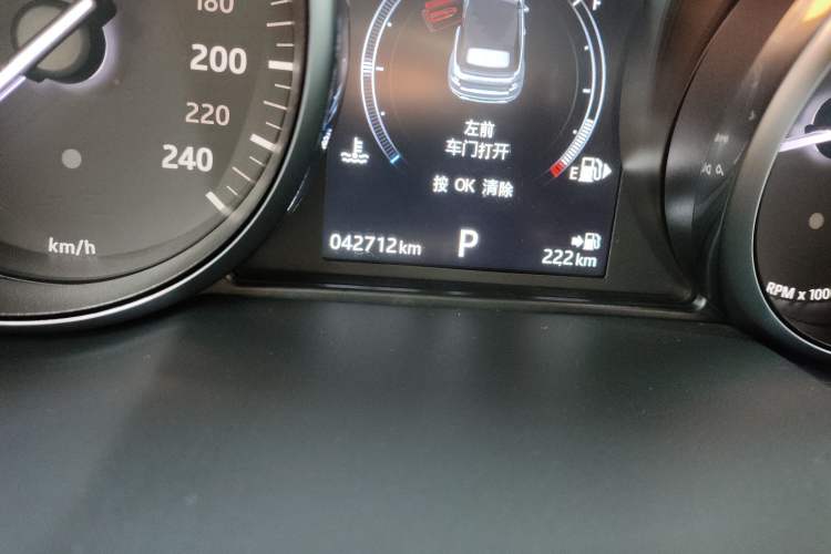 Used Land Rover Range Evoque 2016 2.0T Convertible Odometer Close Up