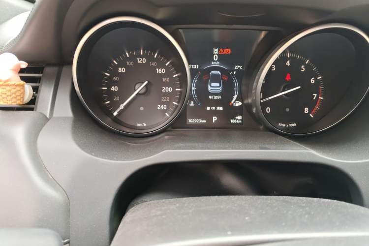 Used Land Rover Range Evoque 2016 2.0T Convertible Odometer Close Up