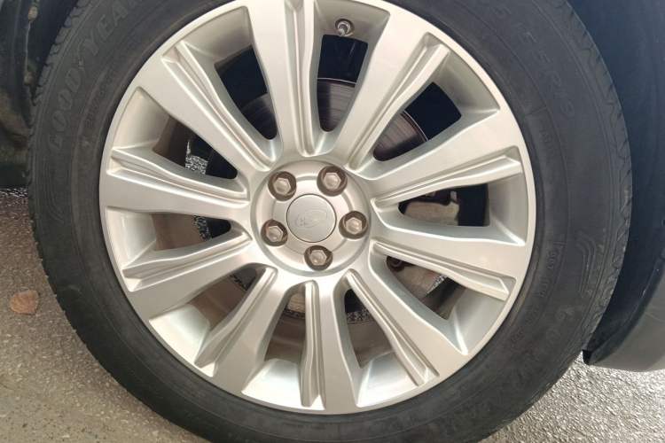 Used Land Rover Range Evoque 2016 2.0T SE Smart Glow Edition Right Front Wheel Hub