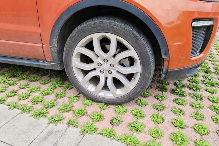 Used Land Rover Range Evoque 2016 2.0T Convertible Right Front Wheel Hub